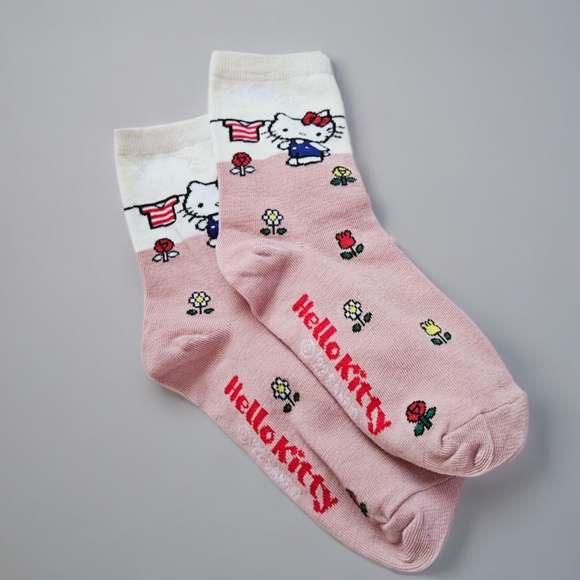 SANRIO 2022 Hello Kitty Socks - Picture 4 of 4